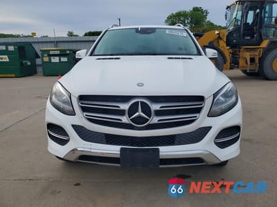 Piąte zdjęcie samochodu w środku: 2016 MERCEDES-BENZ GLE 350 4MATIC VIN:4JGDA5HB4GA708916 - miniatura