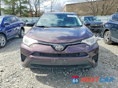 Piąte zdjęcie samochodu w środku: 2018 TOYOTA RAV4 LE VIN:2T3BFREV1JW769345 - miniatura