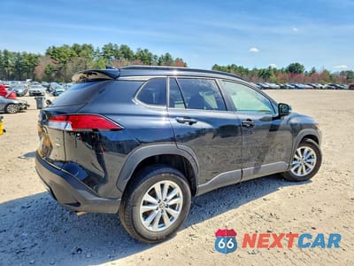 Trzecie zdjęcie samochodu z tyłu: 2024 TOYOTA COROLLA CROSS LE VIN:7MUCAABG5RV112318 - miniatura