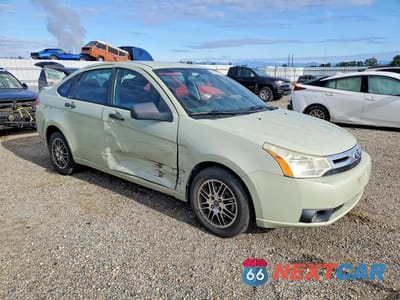 Czwarte zdjęcie samochodu z boku: 2010 FORD FOCUS SE VIN:1FAHP3FN6AW263262 - miniatura