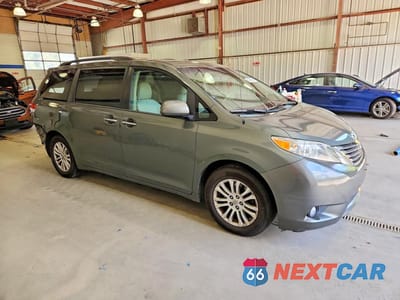 Czwarte zdjęcie samochodu z boku: 2013 TOYOTA SIENNA XLE 8-PASSENGER VIN:5TDYK3DC8DS367640 - miniatura