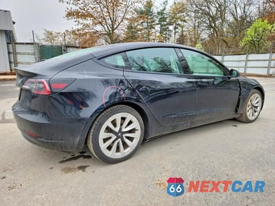 Trzecie zdjęcie samochodu z tyłu: 2022 TESLA MODEL 3 VIN:5YJ3E1EA6NF371453 - miniatura