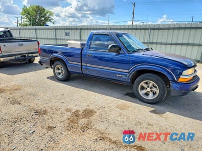 Czwarte zdjęcie samochodu z boku: 1999 CHEVROLET S TRUCK S10 VIN:1GCCS1444X8130675 - miniatura