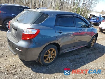 Trzecie zdjęcie samochodu z tyłu: 2011 TOYOTA MATRIX BASE VIN:2T1KU4EEXBC560657 - miniatura