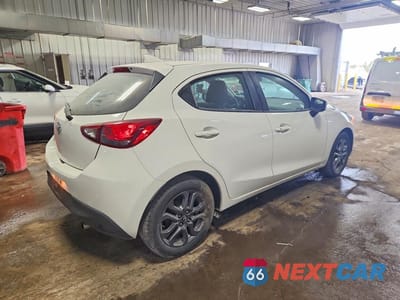 Trzecie zdjęcie samochodu z tyłu: 2020 TOYOTA YARIS HATCHBACK LE VIN:3MYDLBJV5LY701028 - miniatura