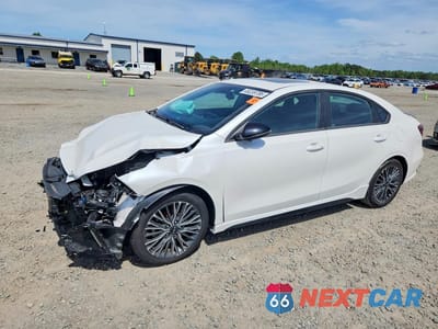 2023 KIA FORTE GT LINE 3KPF54AD4PE592461 - główne zdjęcie licytacji z USA - miniatura
