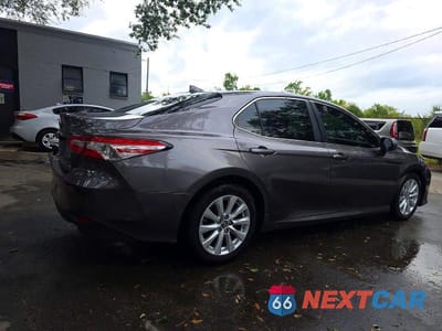 Czwarte zdjęcie samochodu z boku: 2019 TOYOTA CAMRY LE VIN:4T1B11HK7KU778725 - miniatura