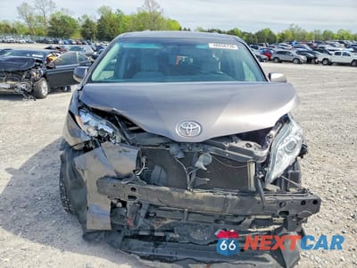 Piąte zdjęcie samochodu w środku: 2015 TOYOTA SIENNA LE 8-PASSENGER VIN:5TDKK3DC3FS630836 - miniatura