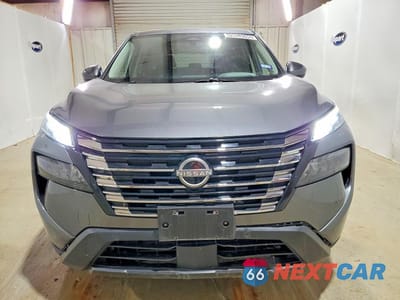 Piąte zdjęcie samochodu w środku: 2025 NISSAN ROGUE SV VIN:5N1BT3BB6SC813484 - miniatura