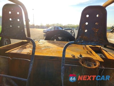 Zdjęcie 10 z 12 samochodu: 2000 JEEP WRANGLER / TJ SPORT VIN:1J4FA49S3YP731800 - miniatura