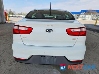 Zdjęcie 6 z 12 samochodu: 2016 KIA RIO LX VIN:KNADM4A37G6668369 - miniatura