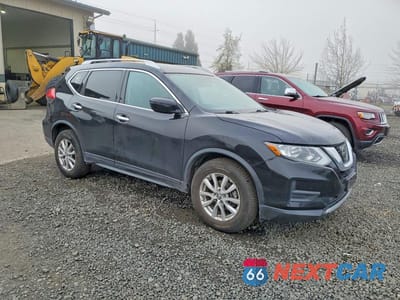Czwarte zdjęcie samochodu z boku: 2017 NISSAN ROGUE SV VIN:KNMAT2MV9HP575858 - miniatura