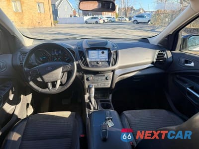 Zdjęcie 9 z 10 samochodu: 2019 FORD ESCAPE SE VIN:1FMCU9GD8KUB73559 - miniatura