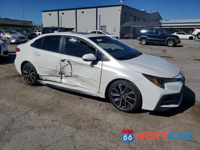 Czwarte zdjęcie samochodu z boku: 2020 TOYOTA COROLLA SE VIN:5YFP4RCE3LP048665 - miniatura