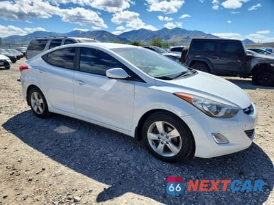 Czwarte zdjęcie samochodu z boku: 2012 HYUNDAI ELANTRA GLS VIN:5NPDH4AE6CH150438 - miniatura