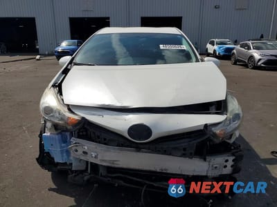 Piąte zdjęcie samochodu w środku: 2016 TOYOTA PRIUS V THREE VIN:JTDZN3EU3GJ052720 - miniatura