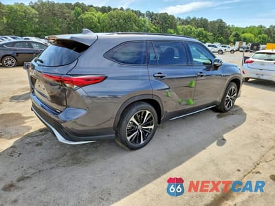 Trzecie zdjęcie samochodu z tyłu: 2022 TOYOTA HIGHLANDER XSE VIN:5TDLZRAH9NS134232 - miniatura