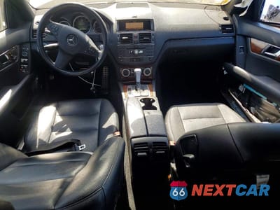 Zdjęcie 8 z 12 samochodu: 2010 MERCEDES-BENZ C 300 VIN:WDDGF5EB7AA396711 - miniatura
