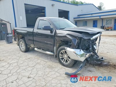 Czwarte zdjęcie samochodu z boku: 2018 CHEVROLET SILVERADO K1500 LT VIN:1GCNKREC0JZ243327 - miniatura