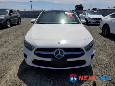 Piąte zdjęcie samochodu w środku: 2020 MERCEDES-BENZ A 220 VIN:W1K3G4EB2LW046673 - miniatura