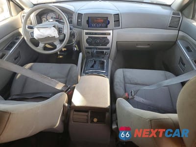 Zdjęcie 8 z 12 samochodu: 2005 JEEP GRAND CHEROKEE LAREDO VIN:1J4GS48K35C510980 - miniatura