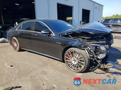 Czwarte zdjęcie samochodu z boku: 2018 MERCEDES-BENZ S 63 AMG 4MATIC VIN:WDDUG8JB5JA384631 - miniatura