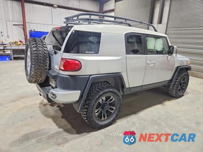 Trzecie zdjęcie samochodu z tyłu: 2007 TOYOTA FJ CRUISER BASE VIN:JTEBU11F570086448 - miniatura