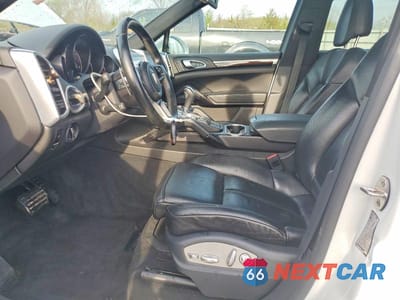 Zdjęcie 7 z 12 samochodu: 2017 PORSCHE CAYENNE VIN:WP1AA2A25HKA86174 - miniatura