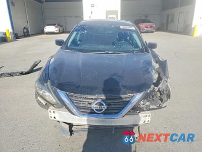 Piąte zdjęcie samochodu w środku: 2017 NISSAN ALTIMA 2.5 SR VIN:1N4AL3AP4HC122725 - miniatura