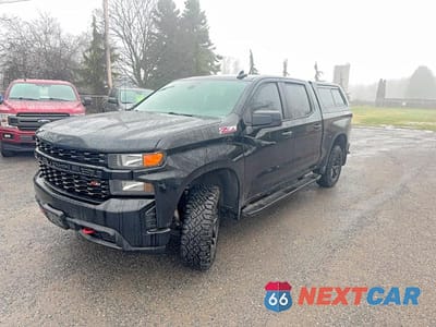 Drugie zdjęcie samochodu z przodu: 2021 CHEVROLET SILVERADO K1500 TRAIL BOSS CUSTOM VIN:1GCPYCEF6MZ393641 - miniatura