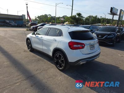 Trzecie zdjęcie samochodu z tyłu: 2019 MERCEDES-BENZ GLA 250 VIN:WDCTG4EB3KJ587683 - miniatura