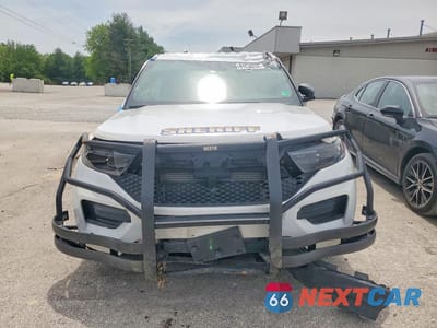 Piąte zdjęcie samochodu w środku: 2021 FORD EXPLORER POLICE INTERCEPTOR VIN:1FM5K8AC3MNA02451 - miniatura