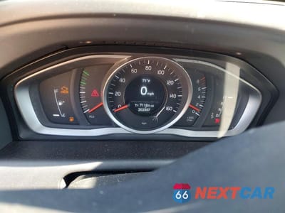Zdjęcie 9 z 12 samochodu: 2016 VOLVO XC60 T5 VIN:YV440MDJ9G2870935 - miniatura