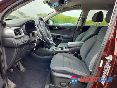 Zdjęcie 7 z 13 samochodu: 2019 KIA SORENTO S V6 VIN:5XYPGDA52KG600477 - miniatura