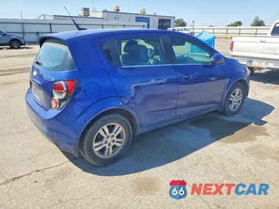 Trzecie zdjęcie samochodu z tyłu: 2013 CHEVROLET SONIC LT VIN:1G1JC6SH7D4136120 - miniatura