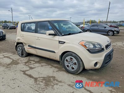 Czwarte zdjęcie samochodu z boku: 2013 KIA SOUL BASE VIN:KNDJT2A55D7756633 - miniatura