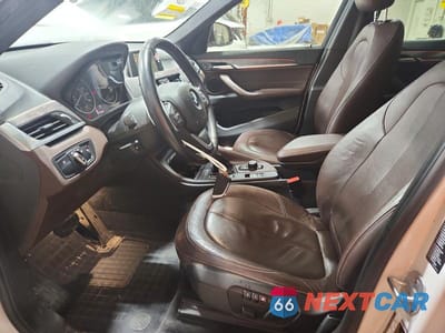 Zdjęcie 7 z 12 samochodu: 2017 BMW X1 XDRIVE28I VIN:WBXHT3C35H5F68430 - miniatura