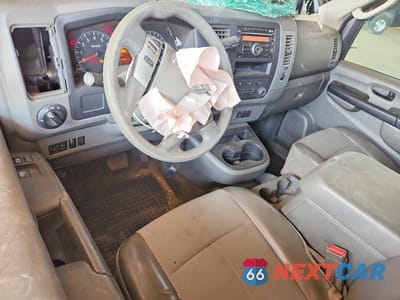 Zdjęcie 8 z 14 samochodu: 2013 NISSAN NV 2500 VIN:1N6BF0LX1DN102526 - miniatura