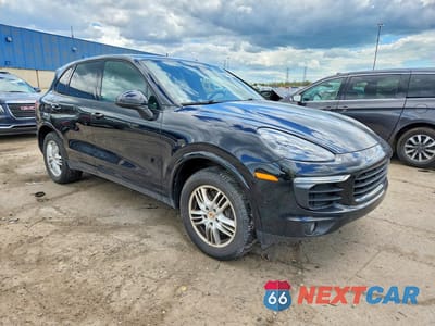 Czwarte zdjęcie samochodu z boku: 2017 PORSCHE CAYENNE VIN:WP1AA2A20HKA83554 - miniatura