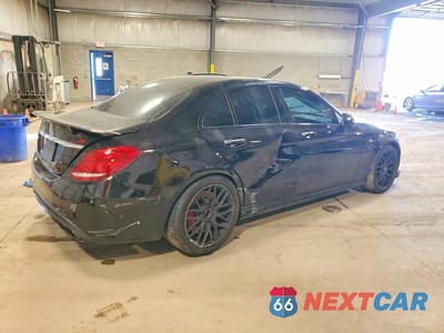 Trzecie zdjęcie samochodu z tyłu: 2018 MERCEDES-BENZ C 63 AMG-S VIN:55SWF8HB8JU248303 - miniatura