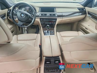 Zdjęcie 8 z 12 samochodu: 2013 BMW 750 LXI VIN:WBAYF8C51DD140724 - miniatura