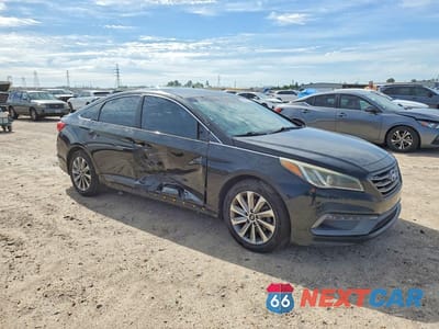 Czwarte zdjęcie samochodu z boku: 2016 HYUNDAI SONATA SPORT VIN:5NPE34AF5GH262357 - miniatura