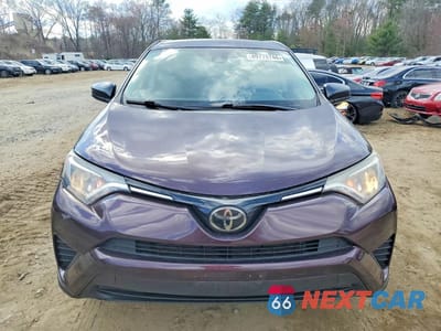 Piąte zdjęcie samochodu w środku: 2018 TOYOTA RAV4 LE VIN:2T3BFREV4JW729941 - miniatura