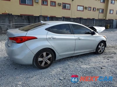 Trzecie zdjęcie samochodu z tyłu: 2013 HYUNDAI ELANTRA GLS VIN:5NPDH4AE4DH224019 - miniatura