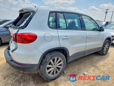 Trzecie zdjęcie samochodu z tyłu: 2018 VOLKSWAGEN TIGUAN LIMITED VIN:WVGAV7AX0JK003279 - miniatura