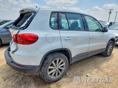 Trzecie zdjęcie samochodu z tyłu: 2018 VOLKSWAGEN TIGUAN LIMITED VIN:WVGAV7AX0JK003279 - miniatura