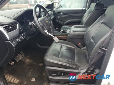 Zdjęcie 7 z 13 samochodu: 2017 CHEVROLET SUBURBAN K1500 LT VIN:1GNSKHKC6HR405612 - miniatura