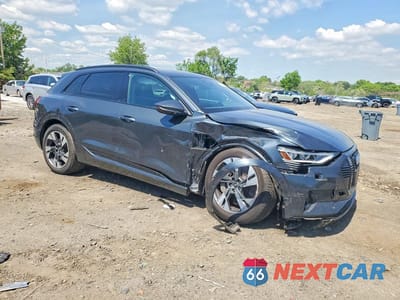Czwarte zdjęcie samochodu z boku: 2022 AUDI E-TRON PREMIUM VIN:WA1AAAGE0NB009960 - miniatura