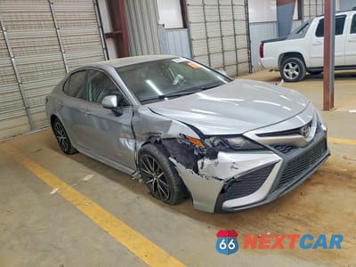 Czwarte zdjęcie samochodu z boku: 2021 TOYOTA CAMRY LE VIN:4T1G11AK5MU598355 - miniatura