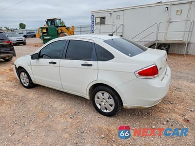 Drugie zdjęcie samochodu z przodu: 2010 FORD FOCUS S VIN:1FAHP3EN0AW240187 - miniatura
